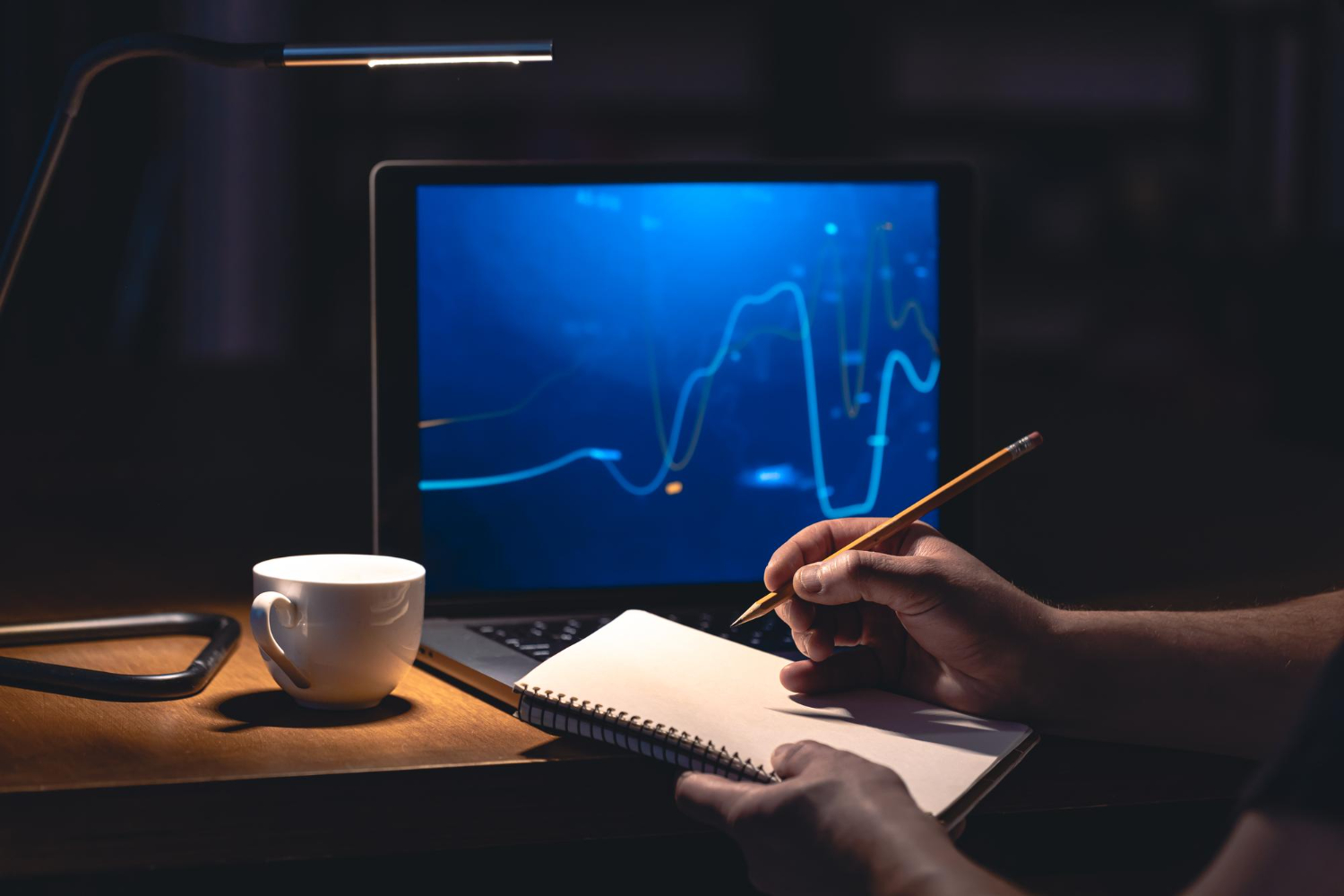 Från investeringar till insikter: När finansiellt tänkande möter online nöje